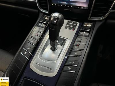 2013 Porsche PANAMERA - Thumbnail