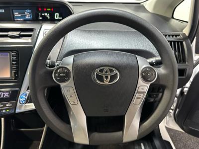 2015 Toyota Prius Alpha - Thumbnail