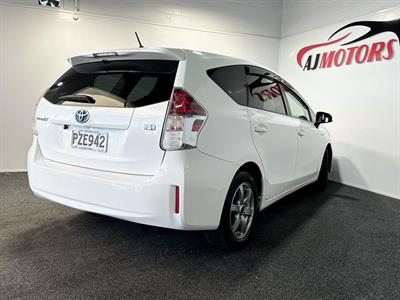 2015 Toyota Prius Alpha - Thumbnail