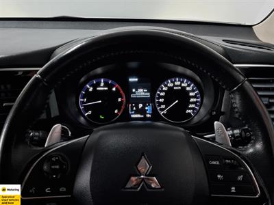 2020 Mitsubishi Outlander - Thumbnail