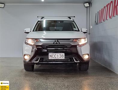 2020 Mitsubishi Outlander - Thumbnail