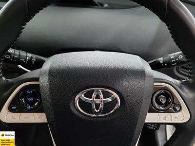 2018 Toyota Prius - Thumbnail