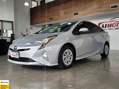 2018 Toyota Prius - Thumbnail