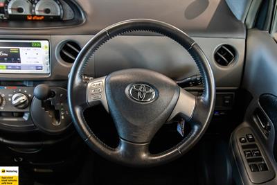 2013 Toyota Sienta - Thumbnail