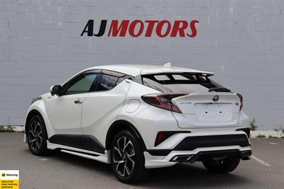 2018 Toyota C-HR - Thumbnail