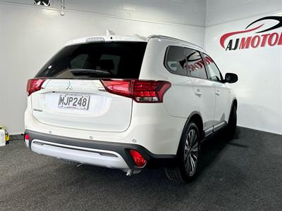 2019 Mitsubishi Outlander - Thumbnail