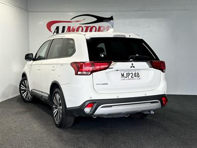 2019 Mitsubishi Outlander - Thumbnail