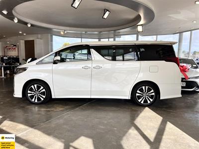 2023 Toyota Alphard - Thumbnail