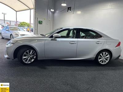 2014 Lexus IS 300h - Thumbnail