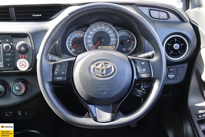 2019 Toyota Yaris - Thumbnail