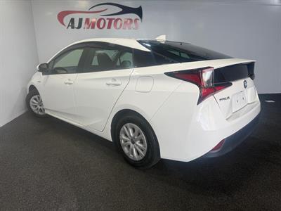 2019 Toyota Prius - Thumbnail