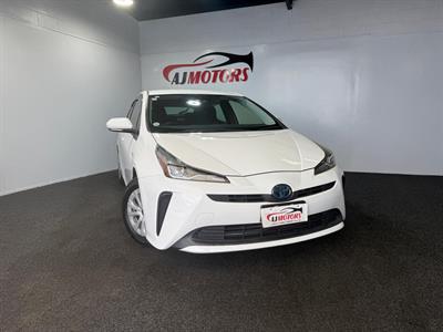 2019 Toyota Prius - Thumbnail