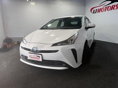 2019 Toyota Prius - Thumbnail