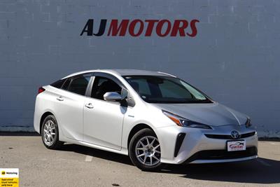 2019 Toyota Prius - Thumbnail