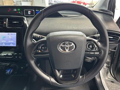 2019 Toyota Prius - Thumbnail