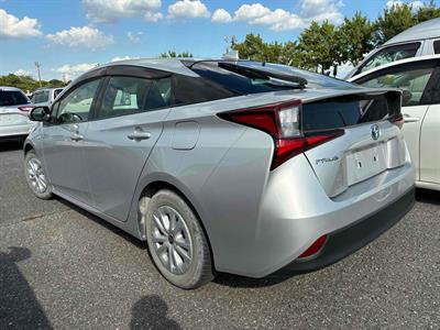 2019 Toyota Prius - Thumbnail