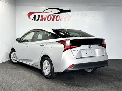 2019 Toyota Prius - Thumbnail