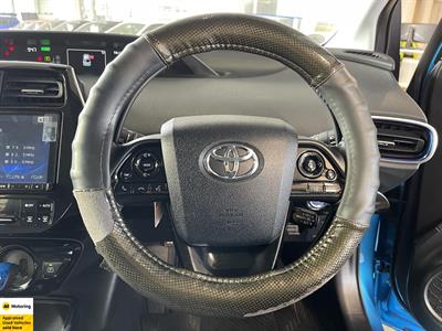 2021 Toyota Prius - Thumbnail