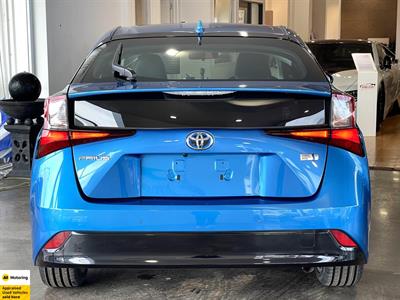 2021 Toyota Prius - Thumbnail