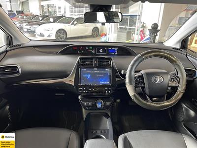 2021 Toyota Prius - Thumbnail