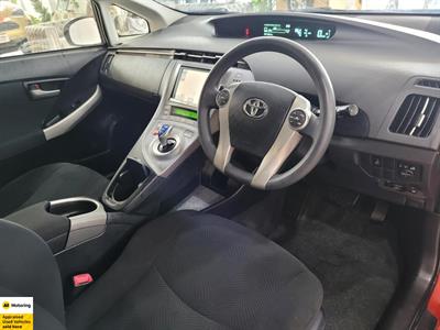 2013 Toyota Prius - Thumbnail