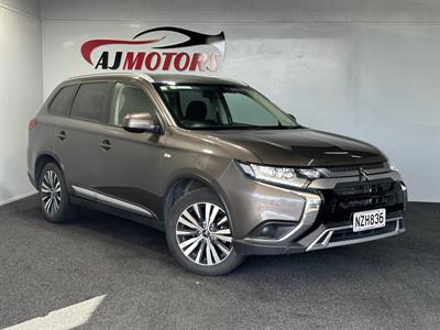 2022 Mitsubishi Outlander - Thumbnail