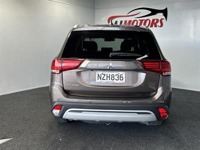 2022 Mitsubishi Outlander - Thumbnail