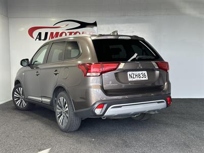 2022 Mitsubishi Outlander - Thumbnail