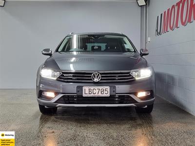 2017 Volkswagen Passat - Thumbnail