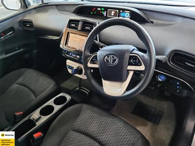 2017 Toyota Prius - Thumbnail