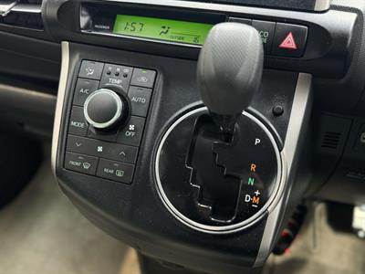 2010 Toyota Wish - Thumbnail