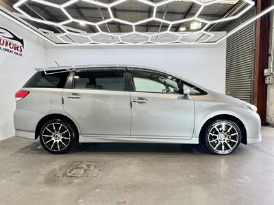 2010 Toyota Wish - Thumbnail