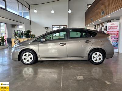 2011 Toyota Prius - Thumbnail