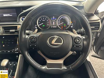 2013 Lexus IS 300h - Thumbnail