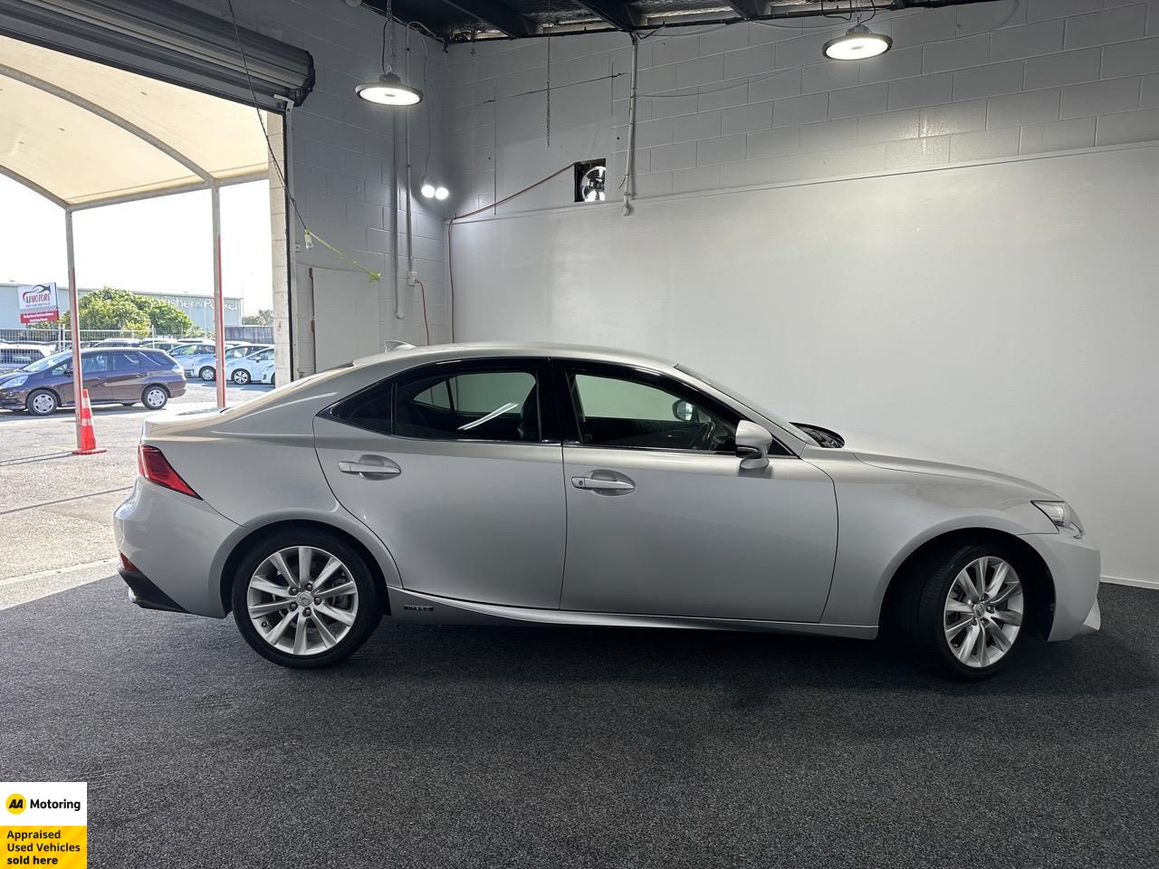 2013 Lexus IS 300h