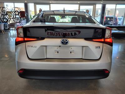 2019 Toyota Prius - Thumbnail