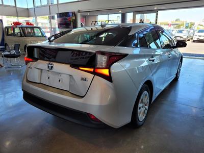 2019 Toyota Prius - Thumbnail