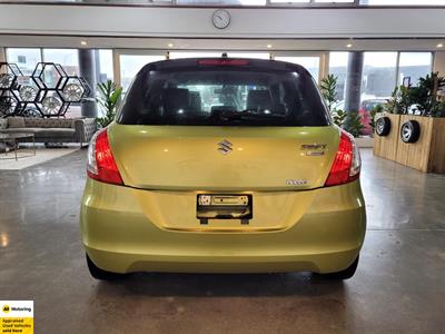 2015 Suzuki Swift - Thumbnail