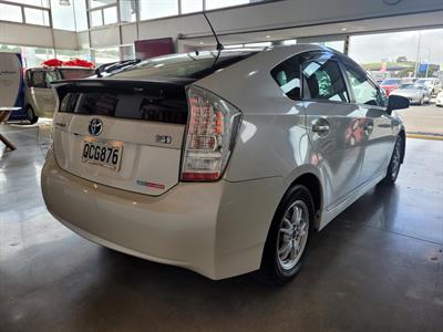 2011 Toyota Prius - Thumbnail