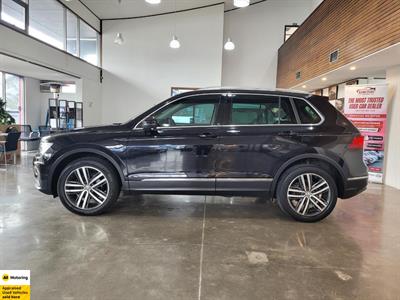 2018 Volkswagen Tiguan - Thumbnail