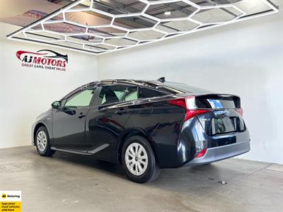 2019 Toyota Prius - Thumbnail