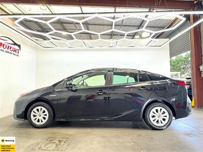 2019 Toyota Prius - Thumbnail