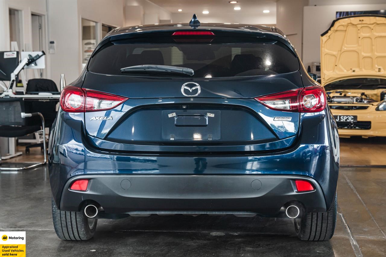 2015 Mazda Axela