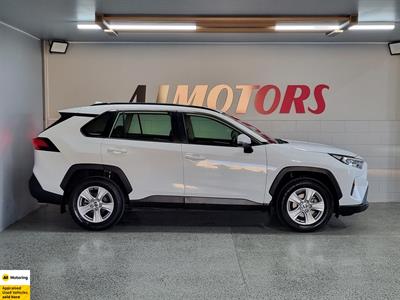 2020 Toyota RAV4 - Thumbnail