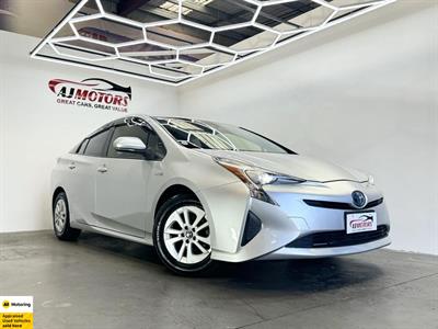 2016 Toyota Prius - Thumbnail