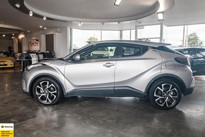 2017 Toyota C-HR - Thumbnail