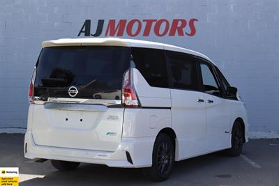 2017 Nissan Serena - Thumbnail