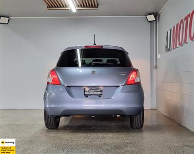 2013 Suzuki Swift - Thumbnail