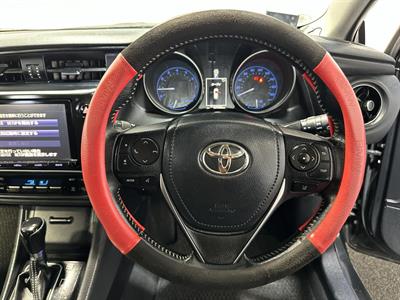 2016 Toyota Auris - Thumbnail