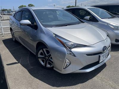 2016 Toyota Prius - Thumbnail